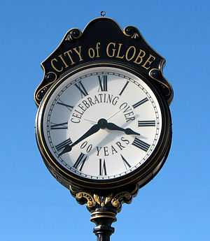 English: Street clock in Globe, Arizona, USA F...