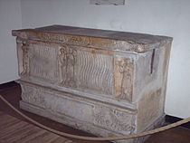 http://upload.wikimedia.org/wikipedia/commons/thumb/a/a4/Tomb_of_Marcellus_II.jpg/210px-Tomb_of_Marcellus_II.jpg
