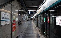 4号线魏公村站月台（2013年11月摄）往国家图书馆站方向