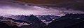 Das Zillertal und die östlichen Tuxer Alpen während eines nächtlichen Gewitters.