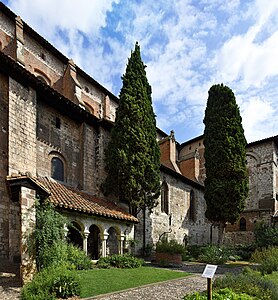 Colegiata de San Salvy vista desde el claustro.