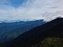 易老岳付近の崩落地からしらびそ高原～奥茶臼山を望む