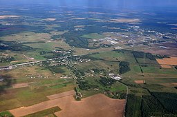 Området kring småköpingarna Assaku (till vänster) och Jüri (till höger) sett från luften.