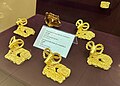 Золотые накладки в виде фигурок, изображающих лежащего архара