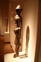 Statuette en bois de femme bambara (Musée de la Smithsonian Institution).
