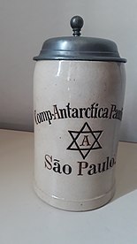 Meu Avô era português e vivia aqui no Brasil, onde possuía um armazém de secos e molhados no centro de São Paulo, próximo à rua Libero Badaró. Um dos primeiros distribuidores da Empresa Antarctica. Herdei in 1976.