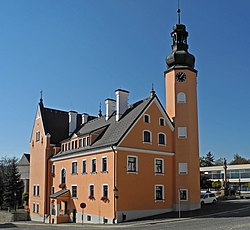 Renesanční radnice na náměstí Bedřicha Smetany v Českém Dubu