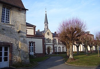 聖皮耶和聖保羅修道院（法語：Abbaye Saint-Pierre et Saint-Paul de Châtillon-lès-Conches）