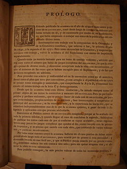 Diccionariu de la llingua castellana compuestu pola Real Academia Española […]. Prólogu, 1ª páxina.