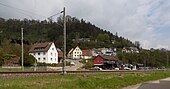Epfendorf, vista de la calle a lo largo de la vía del tren
