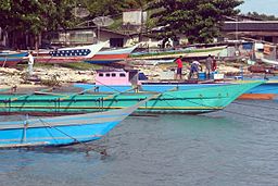 Fiskebåtar i Kota Biak, Indonesien.