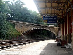 Gare le Lozanne : vue côté voies, en direction du tunnel ouest.