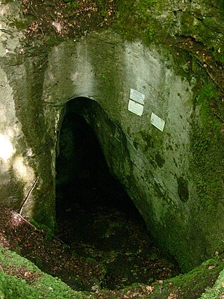 Höhlenportal des Geisloches