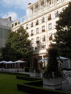 Hôtel Le Bristol Paris.jpg