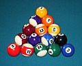 Boules de billard placées aléatoirement (sauf les numéros 1, 2 et 3) pour un début de partie de billard de Kelly.