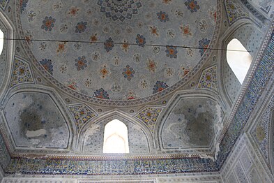 Interior da cúpula da Mesquita Ko'k-Gumbaz