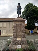 Poilu baïonnette au canon (d) (monument aux morts)