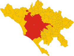 The territory of the comune (Roma Capitale, in red) inside the Metropolitan City of Rome (Città Metropolitana di Roma, in yellow). The white spot in the centre is Vatican City.
