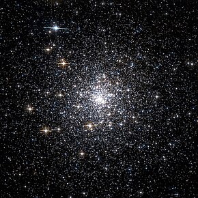 M70 na snímku z Hubbleova vesmírného dalekohledu