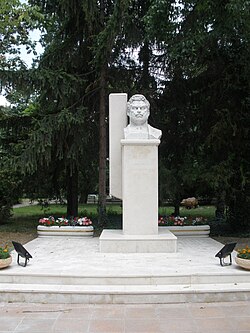 Памятник Александру Стамболийскому в Стамболийском.JPG