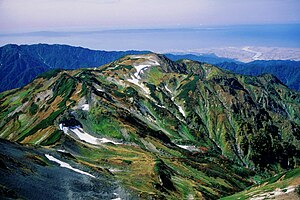 東側の旭岳から望む清水岳（1996年9月28日撮影）