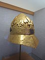 Reproduction du casque du roi Charles VI de France offerte par le président du Grand Louvre de Paris Pierre-Yves Ligen.