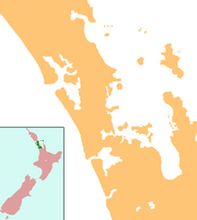 Берег гибискуса находится в Новой Зеландии в Окленде.