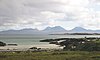 Vista des d'una de les platges d'Oronsay, veient-se l'illa de Jura en la distància.