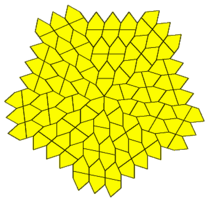 Пятиугольная черепица с 5-кратной вращательной симметрией.png