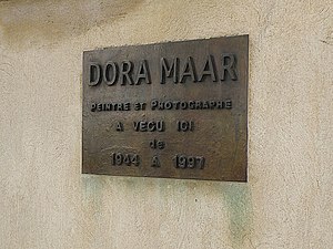 Dora Maarren etxeko oroigarri-plaka Ménerbesen, Frantzia.jpg