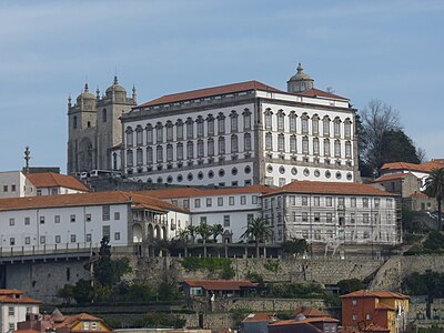 Paço Episcopal visto de Vila Nova de Gaia.