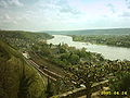Rhein und rechtsrheinische Bahnstrecke bei Linz