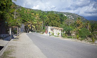 Route menant dans la commune de Marigot. Darlou Alexandre