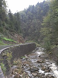 Ufermauer flussaufwärts Schwarzachtobel­straße (L 7)