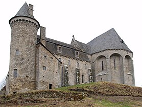 Befæstet kirke i Saint-Angel (Corrèze), Frankrig.