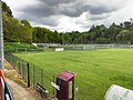 Vista verso il campo sintetico: al centro della foto si intravede la tribunetta metallica un tempo collocata sul lato est del campo centrale.