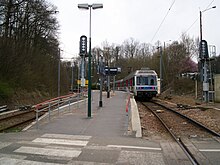 Vue du quai du terminus de la ligne, à la gare de Saint-Nom-la-Bretèche - Forêt de Marly.