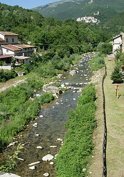 Řeka ve vesnici Trisunga