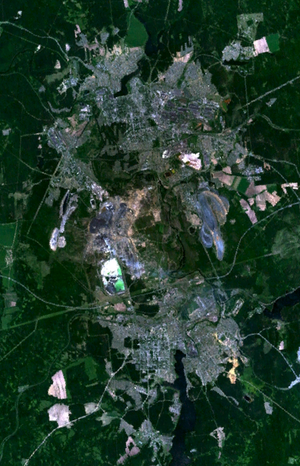Вид на Ревду (внизу) и Первоуральск (вверху) из космоса