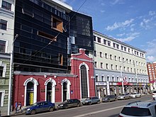 Здания электростанции Н. Коншина и Второй пожарно-полицейской части Уфы (справа)