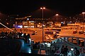 Ferry quittant le port d'Igoumenitsa de nuit.