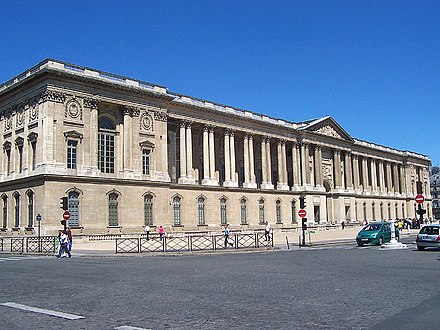 Vzhodno krilo Louvra (1665–80), ena najbolj vplivnih klasičnih fasad, zgrajenih v Evropi