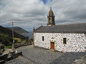 Adro da igrexa de Santo André de Teixido na parroquia de Régoa, no concello de Cedeira.