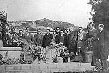 Republicans at the tomb of Macia At the grave of Macia.jpg