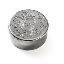 Ointment in silver box from the coronation of Swedish king Gustav III, 1772, containing lavender and roses Balsamdosa i silver fran Gustav IIIs kroning, 1772 - Livrustkammaren - 102554.tif