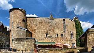 Vue arrière du bâtiment avec le pigeonnier.