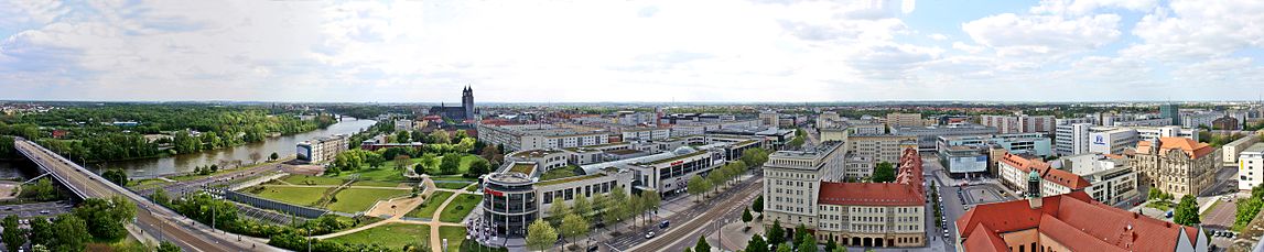 Magdeburg-Panorama vo da St.-Johannis-Kiacha aus gseng