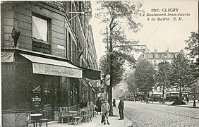 Clichy dans l'entre-deux-guerres, déjà desservi par des autobus de la STCRP.