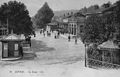 Place de la gare et bâtiment voyageurs vers 1900