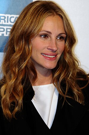 Julia Roberts attending the premiere of Jesus ...